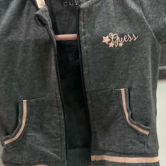 💫GUESS Baby's Long Sleeves Hooded Sweater w/heart Graphic - Picture 5 of 9